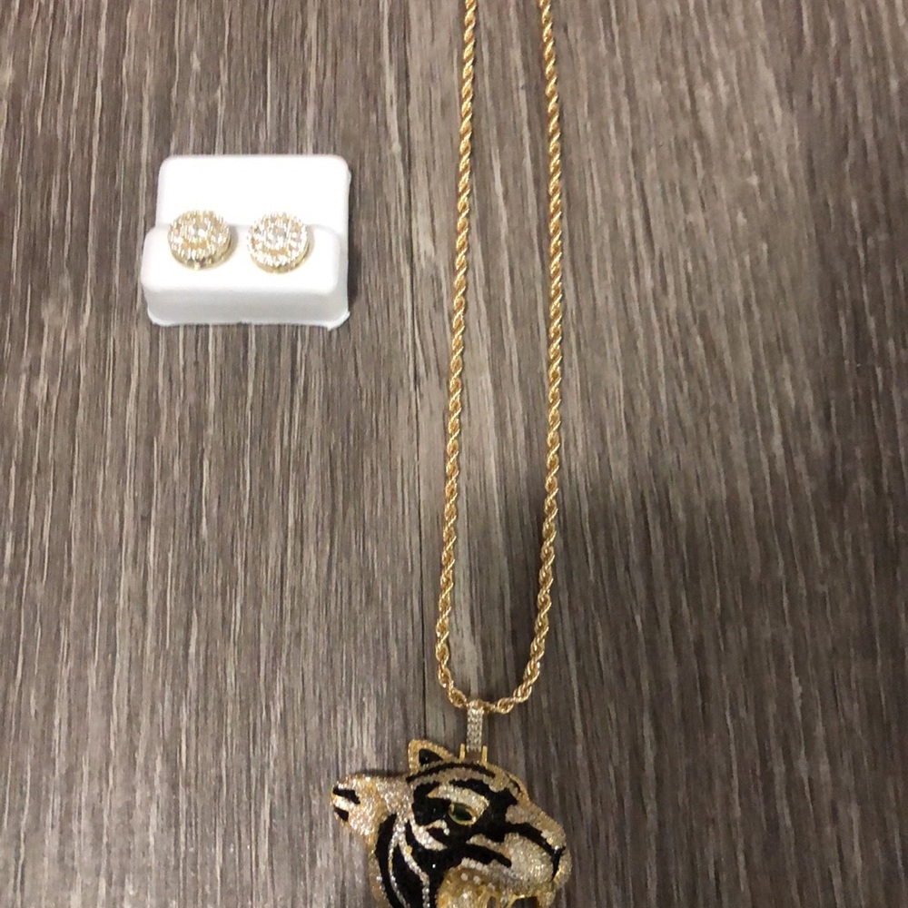 Elegant Gold and Black Panther Necklace and Earring Set